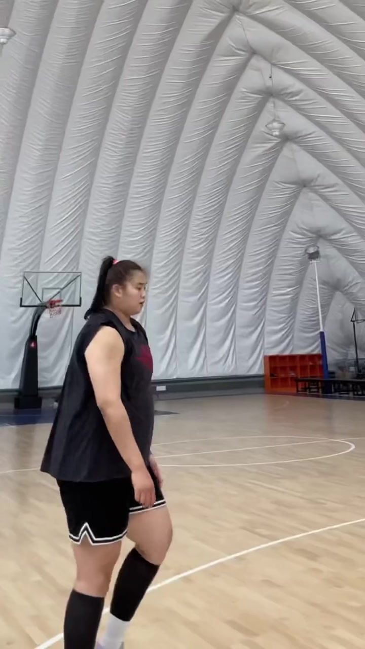 嚯，好魁梧！大寶貝劉禹彤背打你，你能頂住嗎？