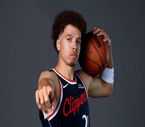 組織和串聯(lián)能力相當(dāng)不錯，快船第三陣容中還隱藏著一個小保羅